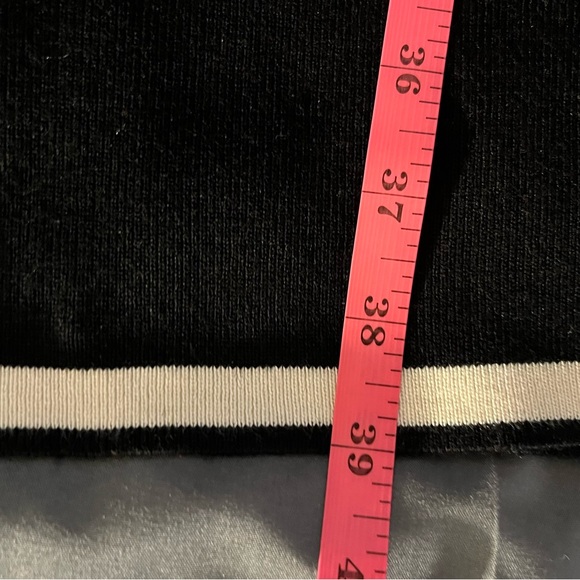 LIKE NEW Women's 2-Piece long sleeve knit pant set. Black w/Cream Trim. Size: L - Picture 10 of 11